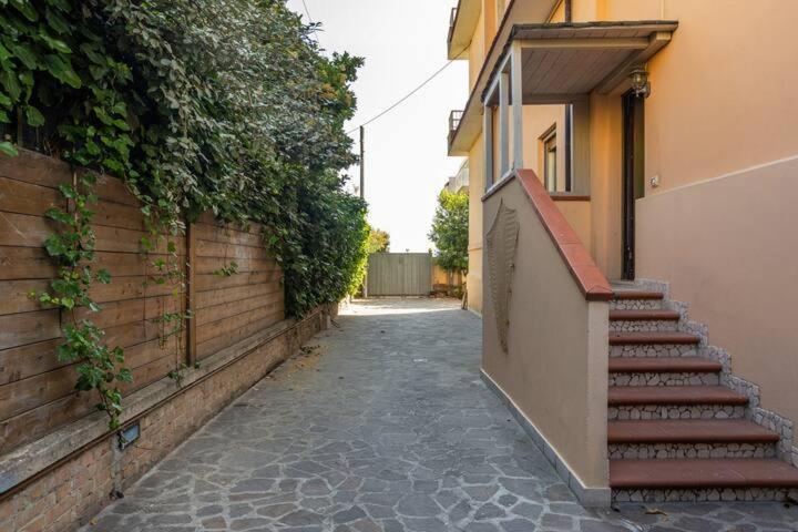 Appartamento Fronte Mare Con Parcheggio Privato Пескара Екстериор снимка